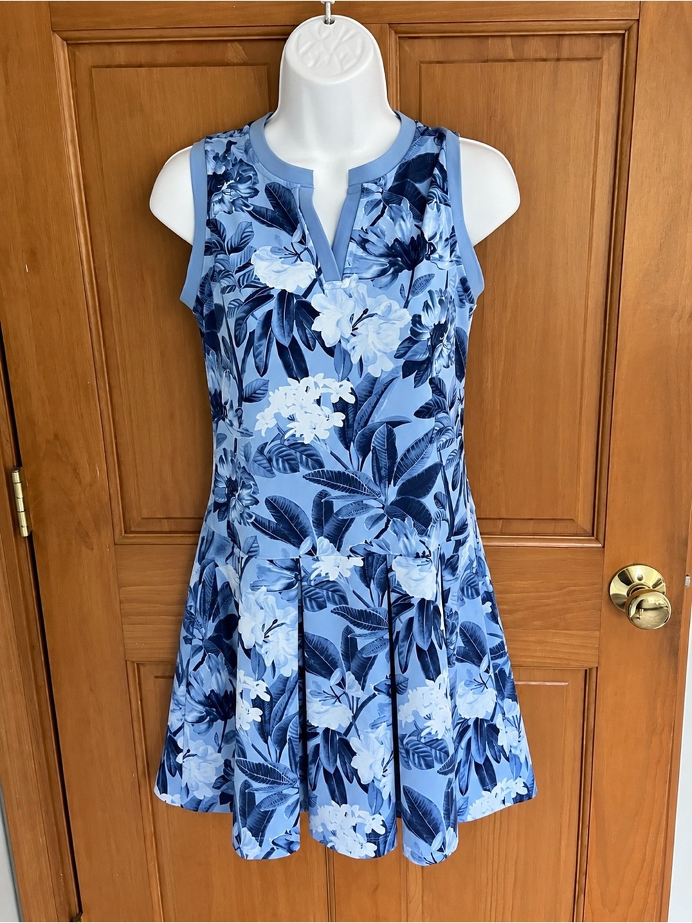 Tommy Bahama Blue Floral Sleeveless athletic dress